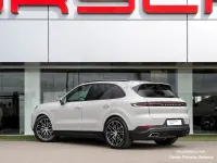 Usado Porsche Cayenne 470 CV (345 kW) 2024 Gris / plata SUV