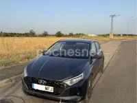 Usado Hyundai i20 100 CV (73 kW) 2023 Gris / plata Utilitario
