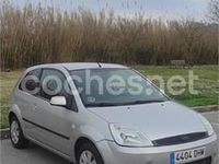 Usado Ford Fiesta 80 CV (58 kW) 2005 Gris / plata Utilitario