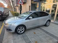 Usado Ford Focus Trend 109 CV (80 kW) 2008 Plateado Utilitario