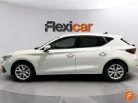 Usado Seat Leon Style 130 CV (95 kW) 2021 Blanco Berlina