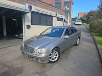 Usado Mercedes C200 Classic 122 CV (89 kW) 2005 Gris / plata Berlina