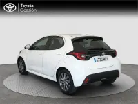 Usado Toyota Yaris Hybrid Active 116 CV (85 kW) 2023 Blanco Monovolumen