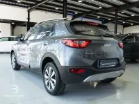 Usado Kia Stonic 84 CV (61 kW) 2023 Gris / plata SUV