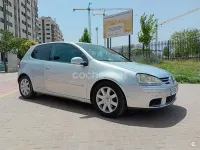 Usado VW Golf IV Highline 105 CV (77 kW) 2006 Gris / plata Berlina