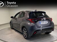 Usado Toyota Yaris Hybrid Plus 116 CV (85 kW) 2021 Gris / plata Berlina