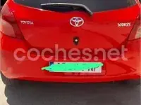 Usado Toyota Yaris 87 CV (63 kW) 2007 Rojo Utilitario
