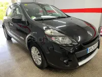 Usado Renault Clio IV Dynamique 105 CV (77 kW) 2012 Negro Berlina