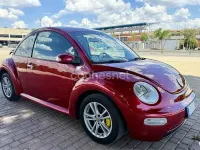 Usado VW New Beetle 102 CV (75 kW) 2003 Rojo Utilitario