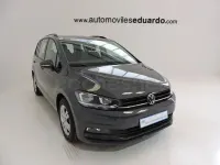 Usado VW Touran Advance 150 CV (110 kW) 2021 Gris / plata Monovolumen