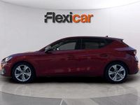Usado Seat Leon FR 150 CV (110 kW) 2022 Rojo Familiar