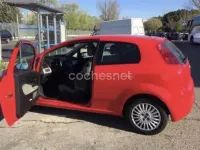 Usado Fiat Grande Punto Dynamic 75 CV (55 kW) 2007 Rojo Utilitario