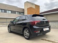 Usado VW Polo R-line 110 CV (80 kW) 2022 Negro Utilitario