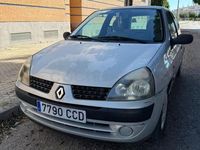 Usado Renault Clio II Authentique 60 CV (44 kW) 2002 Gris / plata Berlina