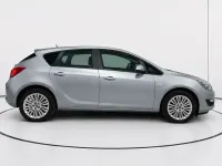 Usado Opel Astra Selective 115 CV (84 kW) 2015 Gris Berlina