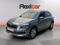 Usado Skoda Kamiq Ambition 110 CV (80 kW) 2022 Gris SUV