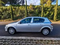 Usado Opel Astra Edition 80 CV (58 kW) 2005 Gris / plata Berlina