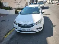 Usado Opel Astra Business 110 CV (80 kW) 2018 Blanco Familiar