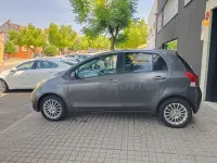 Usado Toyota Yaris Active 90 CV (66 kW) 2009 Gris / plata Utilitario