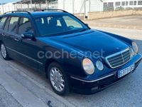 Usado Mercedes E220 Elegance 143 CV (105 kW) 2002 Azul Familiar