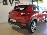 Usado Kia Stonic 84 CV (61 kW) 2022 Granate SUV