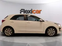 Usado Kia Rio 101 CV (74 kW) 2023 Blanco Berlina