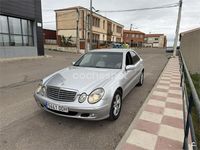 Usado Mercedes E270 Elegance 177 CV (130 kW) 2005 Gris / plata Berlina
