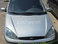 Usado Ford Focus Trend 90 CV (66 kW) 2002 Gris / plata Berlina