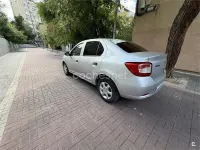 Usado Dacia Logan Ambiance 90 CV (66 kW) 2014 Gris / plata Berlina