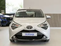 Usado Toyota Aygo X-play 72 CV (52 kW) 2021 Gris claro Utilitario