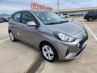 Usado Hyundai i10 67 CV (49 kW) 2021 Gris Utilitario