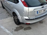 Usado Ford Focus Trend 115 CV (84 kW) 2006 Gris / plata Berlina