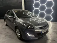 Usado Hyundai i30 110 CV (80 kW) 2015 Gris / plata Berlina