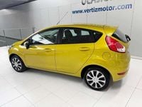 Usado Ford Fiesta Trend 82 CV (60 kW) 2014 Amarillo Utilitario