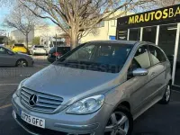 Usado Mercedes B180 109 CV (80 kW) 2008 Gris / plata Monovolumen