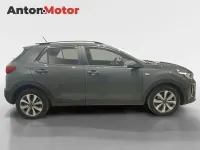 Usado Kia Stonic 84 CV (61 kW) 2023 Gris SUV