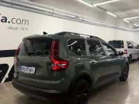 Usado Dacia Jogger Expression 110 CV (80 kW) 2024 Verde Monovolumen