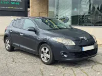 Usado Renault Mégane III Dynamique 105 CV (77 kW) 2009 Gris / plata Berlina