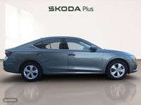 Usado Skoda Octavia Ambition 150 CV (110 kW) 2023 Gris / plata Berlina