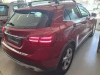 Usado Mercedes GLA180 122 CV (89 kW) 2019 Rojo SUV