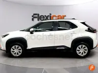 Usado Toyota Yaris Cross Active 130 CV (95 kW) 2026 Blanco SUV
