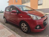 Usado Hyundai i10 66 CV (48 kW) 2015 Granate Utilitario