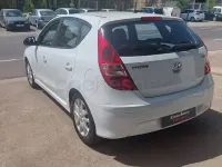 Usado Hyundai i30 GLS 126 CV (92 kW) 2011 Blanco Berlina