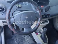Usado Renault Twingo Authentique 75 CV (55 kW) 2010 Rojo Utilitario