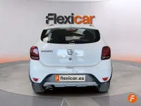 Usado Dacia Sandero Comfort 90 CV (66 kW) 2019 Blanco Utilitario