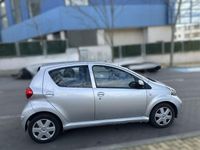 Usado Toyota Aygo 54 CV (39 kW) 2007 Gris / plata Utilitario