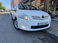 Usado Toyota Auris Active 132 CV (97 kW) 2012 Blanco Berlina