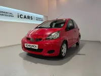 Usado Toyota Aygo Live 68 CV (50 kW) 2011 Rojo Utilitario