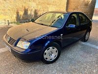 Usado VW Bora Trendline 110 CV (80 kW) 2001 Azul Berlina
