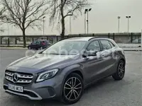 Usado Mercedes GLA180 122 CV (89 kW) 2017 Gris / plata SUV